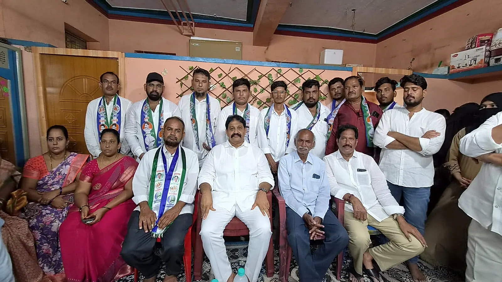 22వ వార్డులో టీడీపీకి ఎదురుదెబ్బ: వైఎస్సార్‌సీపీలోకి 50 కుటుంబాల చేరిక