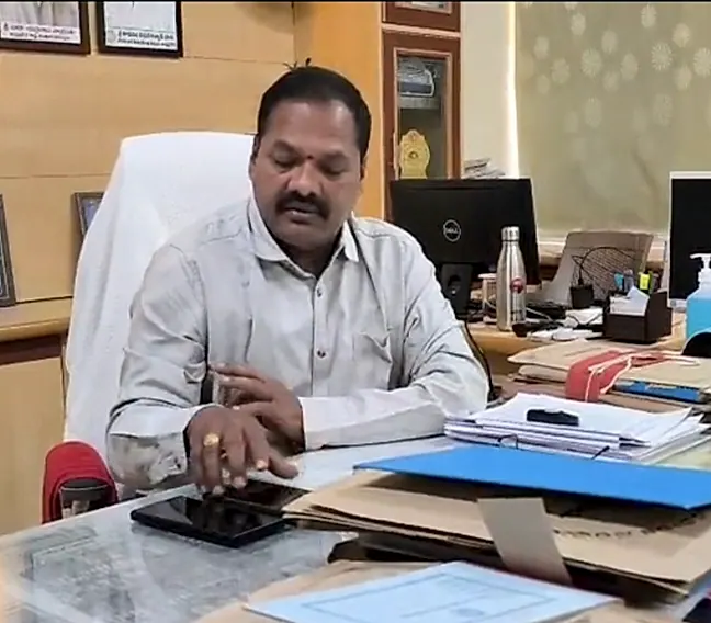 కుక్కల కన్నా మనుషులే డేంజర్ వ్యాఖ్యపై దుమారం