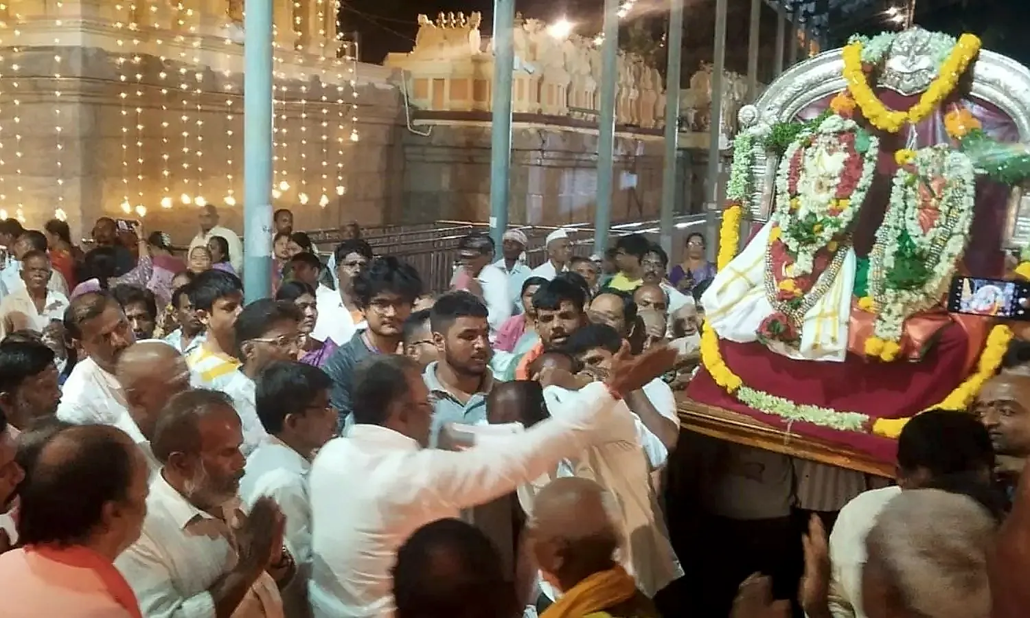 రాయచోటి వీరభద్ర స్వామి ఆలయంలో ఘనంగా పల్లకి సేవ