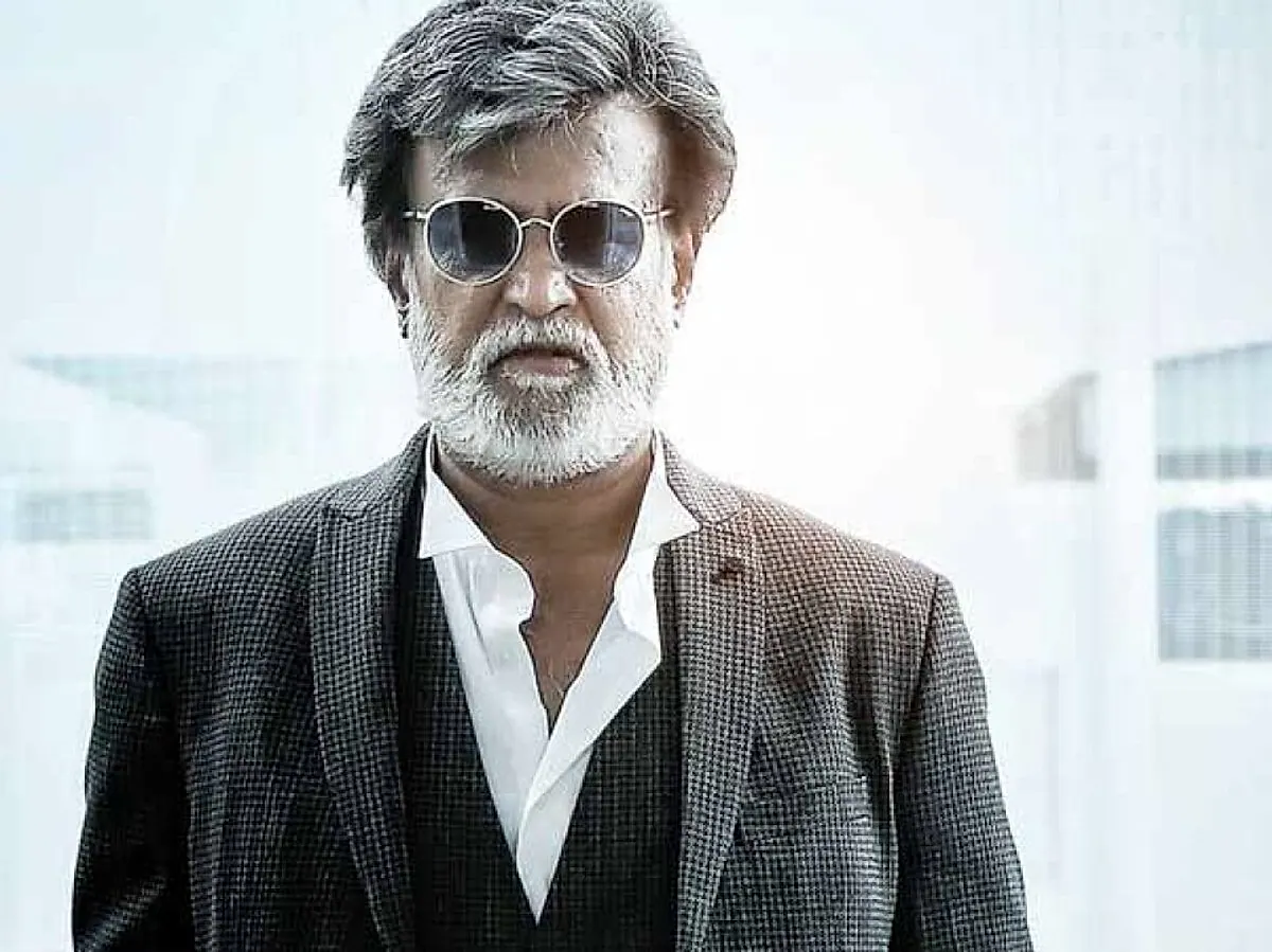ఆత్మకథ రాస్తున్న రజనీకాంత్… సౌందర్య వెల్లడి