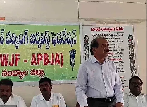 జర్నలిస్టుల సమస్యల పరిష్కారానికి ఏపీడబ్ల్యూజేఎఫ్ కృషి