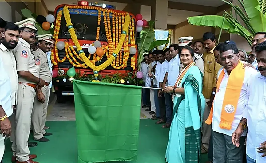 పెనుకొండలో రూ.75 లక్షల అధునాతన ఫైర్ ఇంజన్ ప్రారంభం