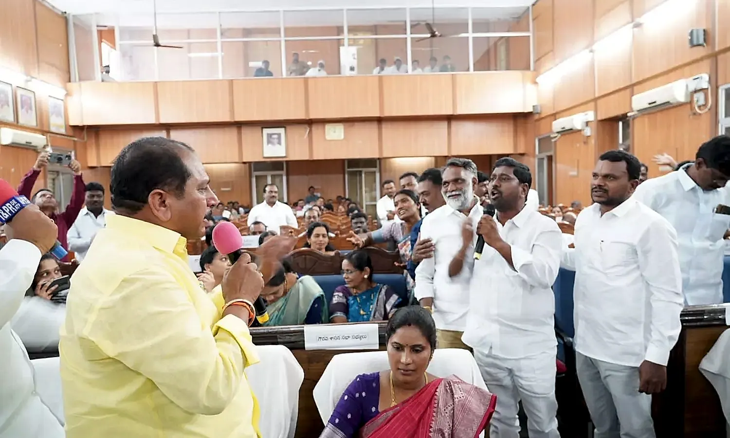 కాంట్రాక్టర్ల నిర్లక్ష్యంపై ఎమ్మెల్యే దగ్గుబాటి ప్రసాద్ ఆగ్రహం