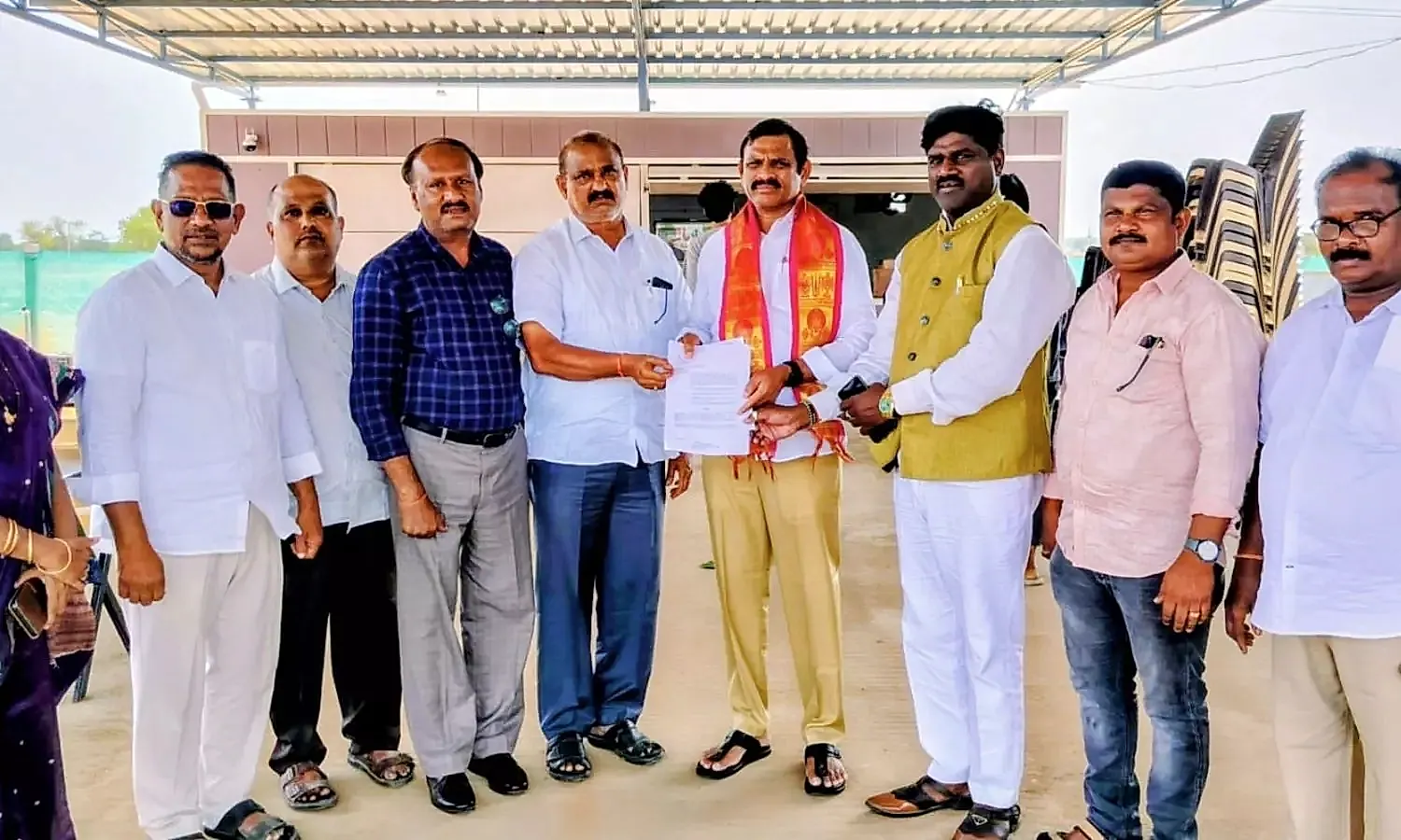 ఉపాధ్యాయుల సమస్యలపై ఎమ్మెల్సీకి వినతిపత్రం