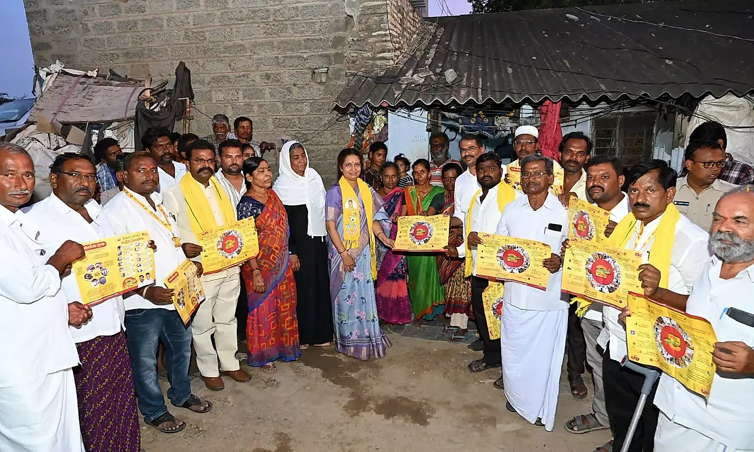 చిన్నటేకూరు, పెద్దటేకూరులో సీసీ రోడ్లు ప్రారంభించిన ఎమ్మెల్యే గౌరు చరిత రెడ్డి
