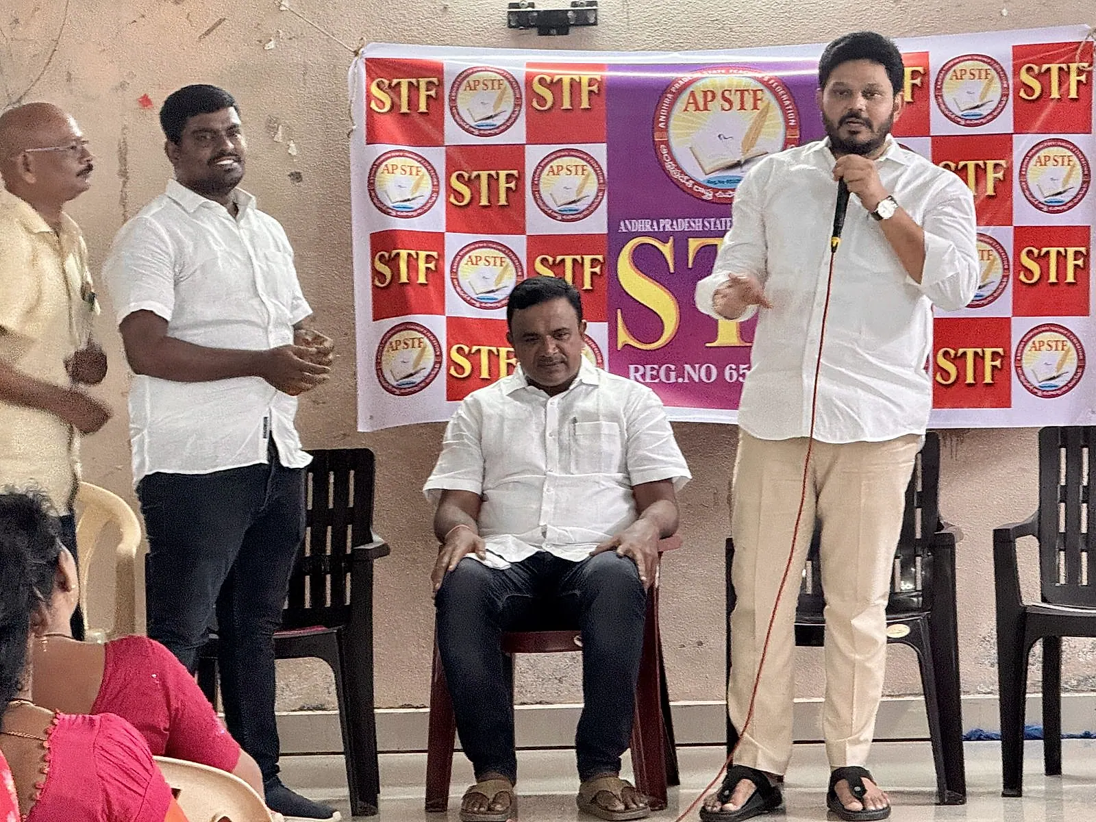 ఉపాధ్యాయుల సమస్యల పరిష్కారం వరకు పోరాటం కొనసాగిస్తాం: ఇర్ఫాన్ బాషా భరోసా