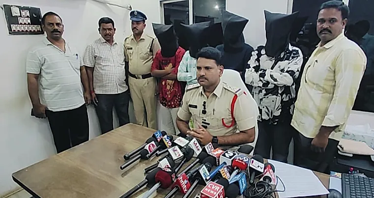 నంద్యాల ఆర్టీసీ బస్టాండ్‌ వద్ద ఇద్దరిపై దాడి కేసు: ఎనిమిది మంది అదుపులో
