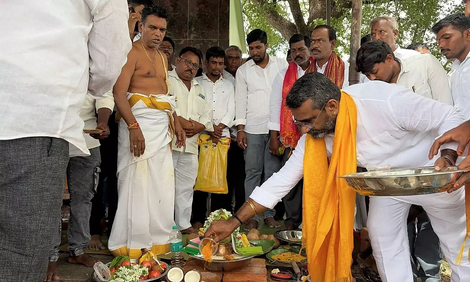 పత్తికొండలో శ్రీ నాగమ్మ అవ్వ ఆలయ నిర్మాణానికి భూమి పూజ