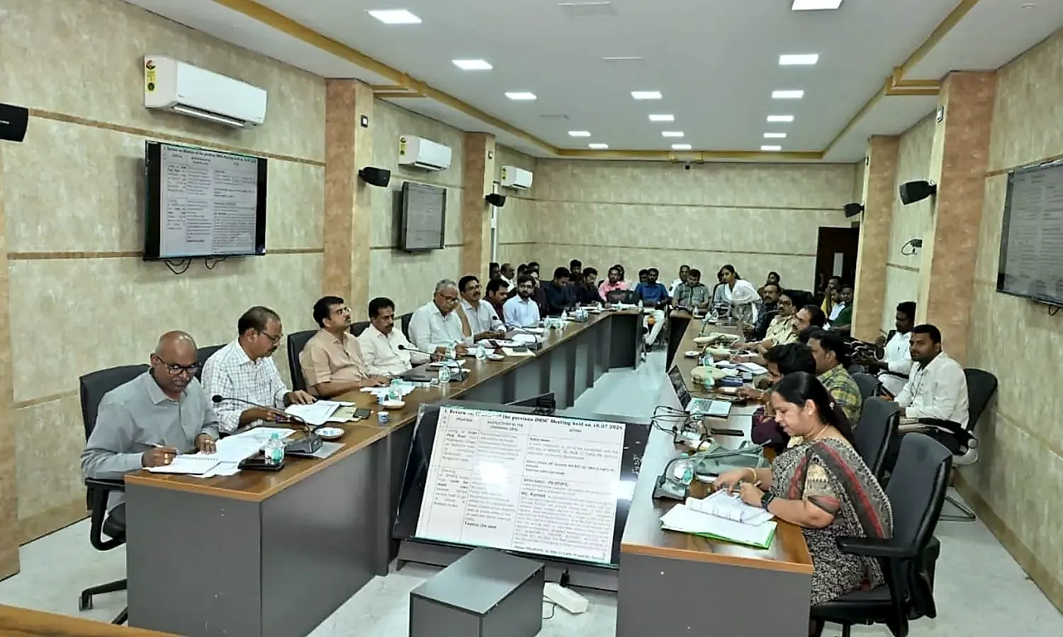 జాతీయ రహదారులపై భద్రతా చర్యలు వేగవంతం చేయాలి: కలెక్టర్ డా.ఏ.సిరి ఆదేశాలు