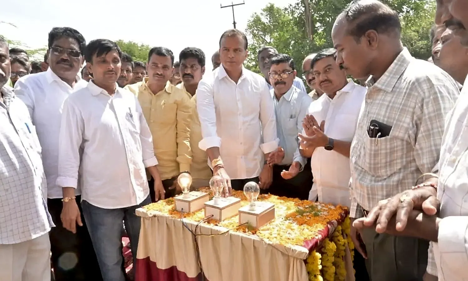 గూళూరు గ్రామాల్లో దీర్ఘకాలిక విద్యుత్ సమస్యకు శాశ్వత పరిష్కారం