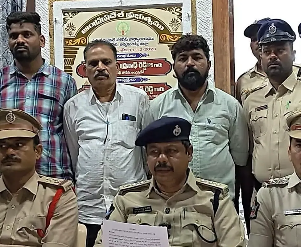 గాలివీడు హత్య కేసు ఛేదన: భార్య, ముగ్గురు అరెస్ట్