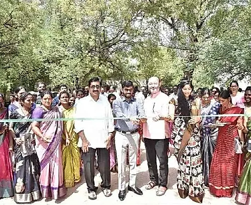 ఆర్డీటీ సాయంతో మహిళలకు ఉచిత ఆటోలు