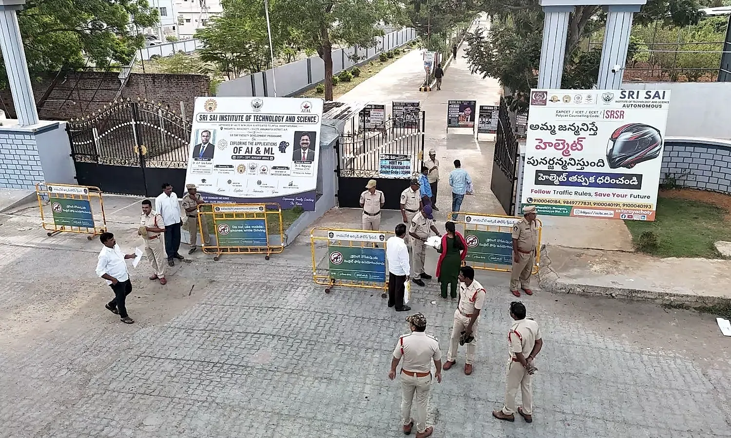 అన్నమయ్య జిల్లాలో కట్టుదిట్టమైన బందోబస్తు నడుమ ప్రశాంతంగా నీట్ పీజీ పరీక్షలు
