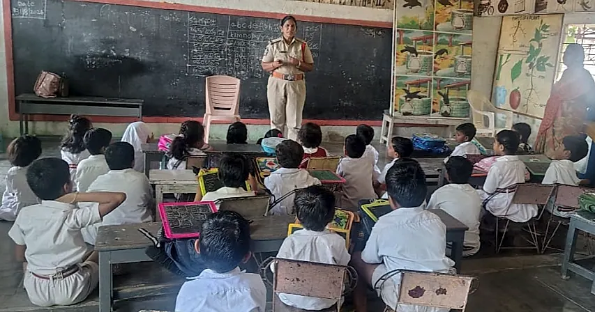 ప్రభు ఇంగ్లీష్ మీడియం ప్రైమరీ స్కూల్లో శక్తి టీమ్ అవగాహన కార్యక్రమం
