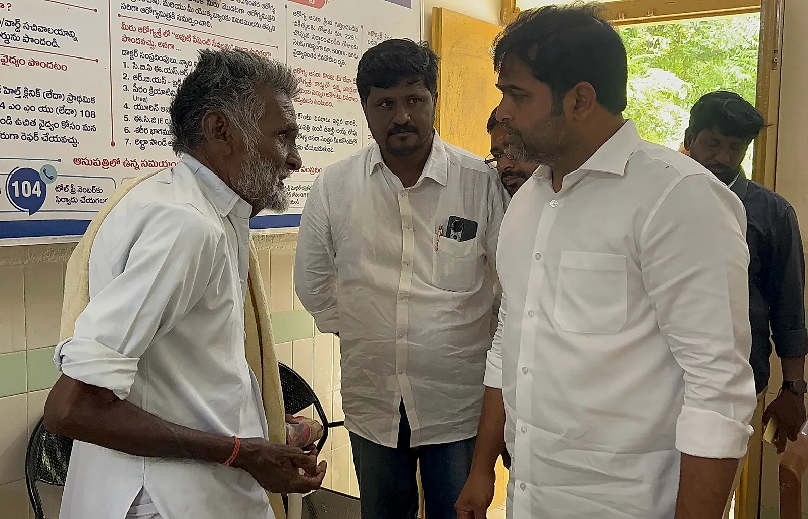 పెద్దచెప్పలి ప్రభుత్వ ఆస్పత్రిలో ఎమ్మెల్యే పుత్తా క్రిష్ణచైతన్య ఆకస్మిక తనిఖీ