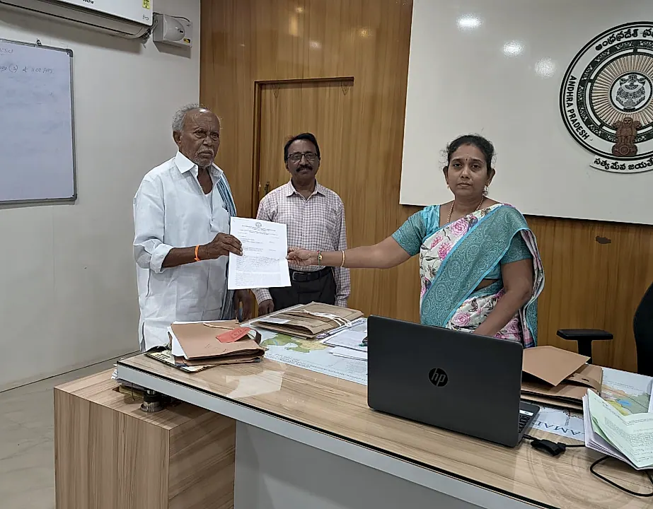 వృద్ధుడి ఆస్తి హక్కులు పునరుద్ధరణ – ఇద్దరు కుమారుల పేర్లపై గిఫ్ట్ డీడ్లు రద్దు