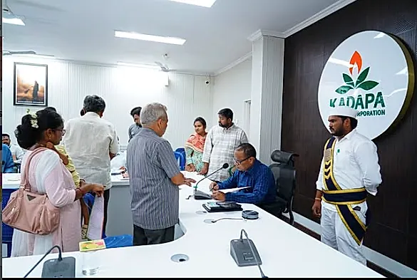 PGRS వ్యవస్థపై సమీక్ష నిర్వహించిన KMC కమిషనర్