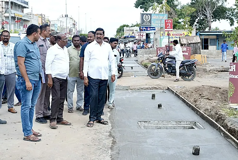 బనగానపల్లె పట్టణంలో అభివృద్ధి పనుల పర్యవేక్షణ