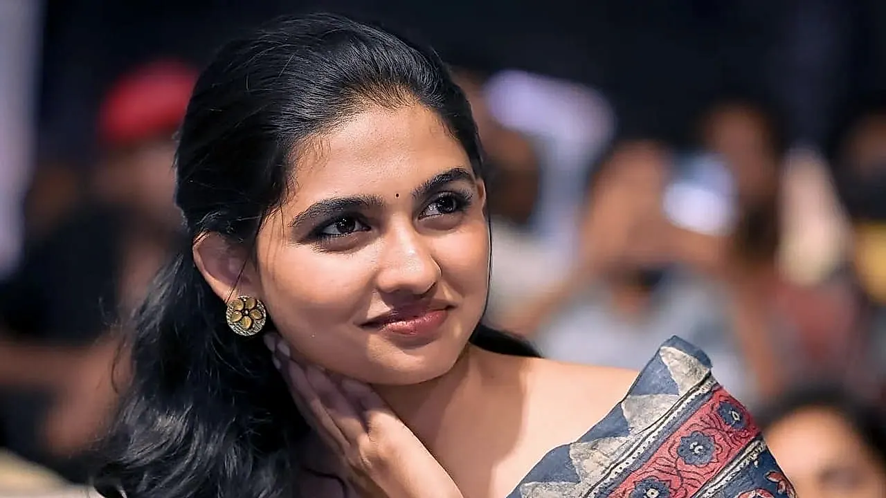 తీవ్ర జ్వరంతో ఆసుపత్రిలో చేరిన నటి మమితా బైజు