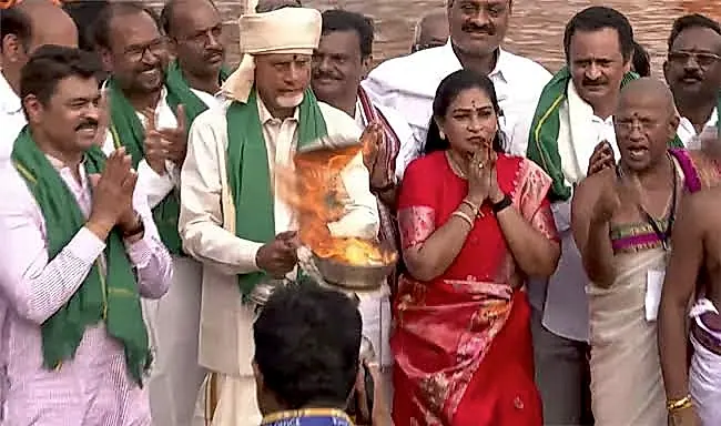 ఉత్తరాంధ్రకు గోదారమ్మ.. పోలవరం ఎడమ కాలువ జలహారతి ఇచ్చిన సీఎం చంద్రబాబు