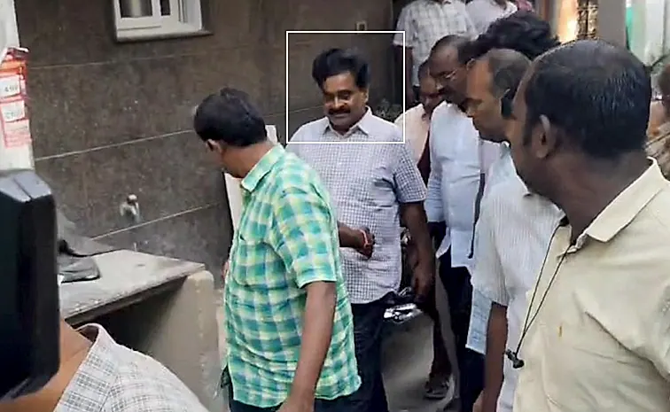 అక్రమాస్తుల కేసులో టీటీడీ డిప్యూటీ ఈవో అరెస్ట్