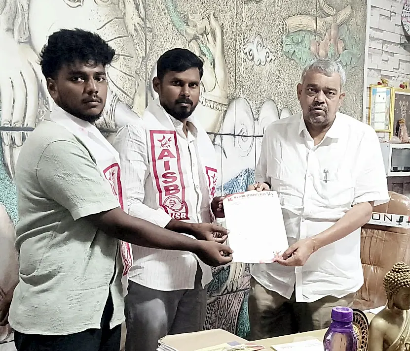 విద్యార్థిని లైంగిక వేధింపుల కేసులో ఉపాధ్యాయుడిపై చర్యలు తీసుకోవాలని డిమాండ్
