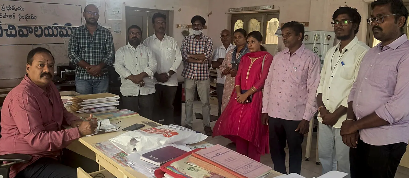 వార్డు సచివాలయాలపై ఆకస్మిక తనిఖీ: కమీషనర్ ఆదేశాలు