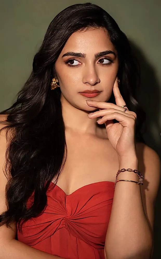 టాక్సిక్ హీరోయిన్ రుక్మిణి వసంత్