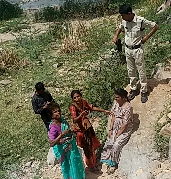 శ్రీ రంగరాయల చెరువులో మహిళ ఆత్మహత్యాయత్నం