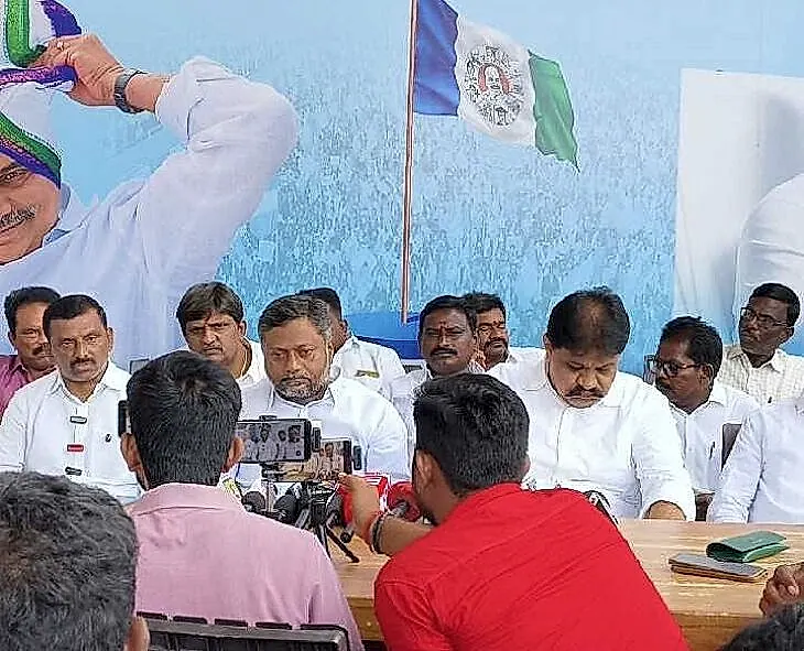 ప్రొద్దుటూరులో బీసీ నాయకుల మాటల యుద్ధం