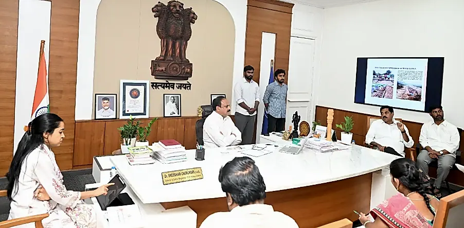 యర్రగుంట్లలో మౌలిక వసతుల అభివృద్ధికి వేగం పెంచాలని కలెక్టర్ ఆదేశాలు