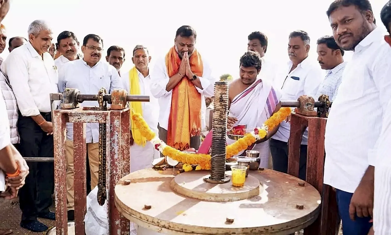 వెలిగల్లు ప్రాజెక్టు కుడి కాలువ నుంచి 0.5 టీఎంసీల సాగునీటి విడుదల