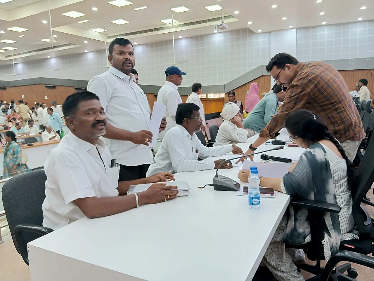 స్పందన కార్యక్రమంలో ప్రజాసమస్యలపై చర్చ