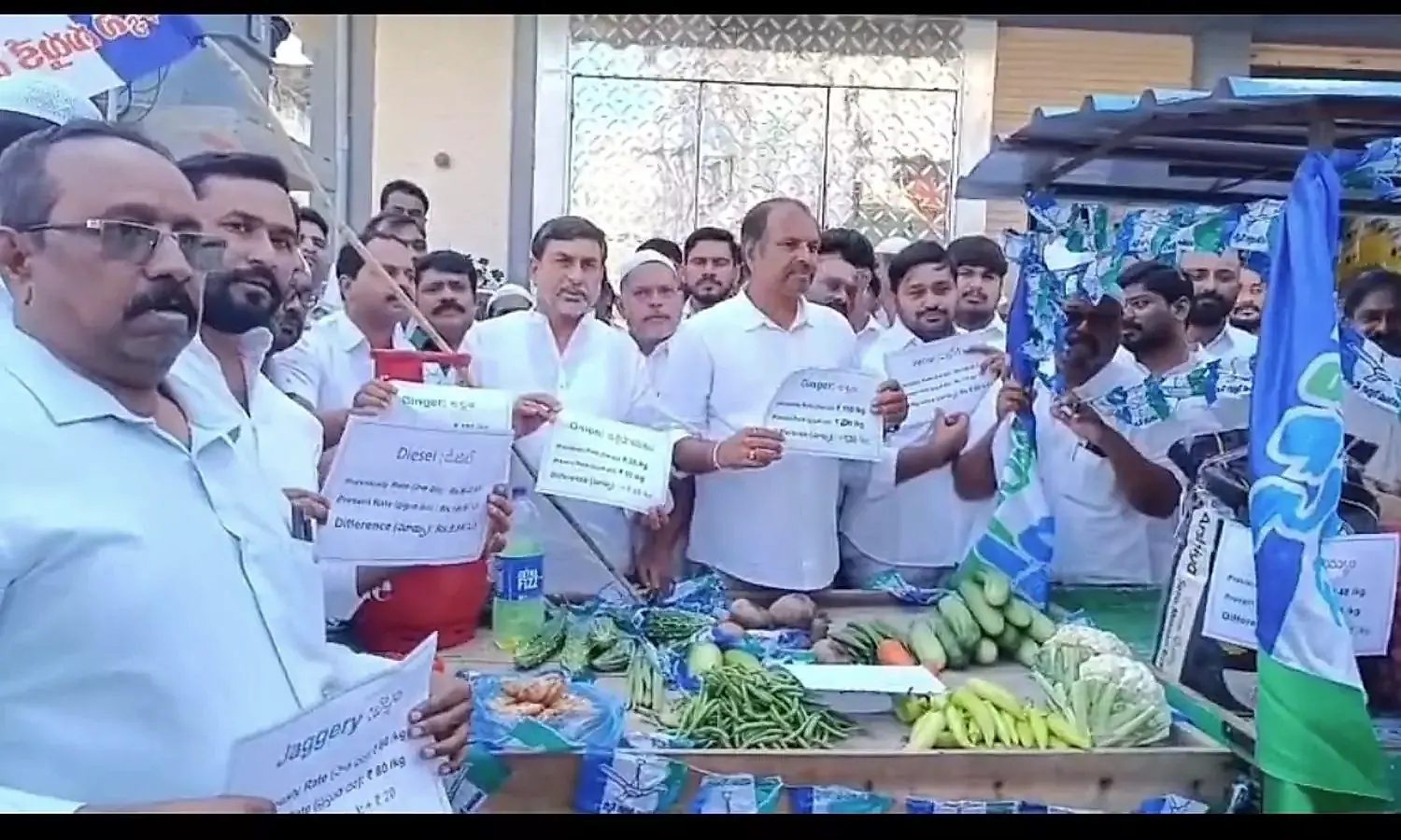 నిత్యావసర ధరల పెరుగుదలపై రాయచోటిలో YSRCP వినూత్న నిరసన