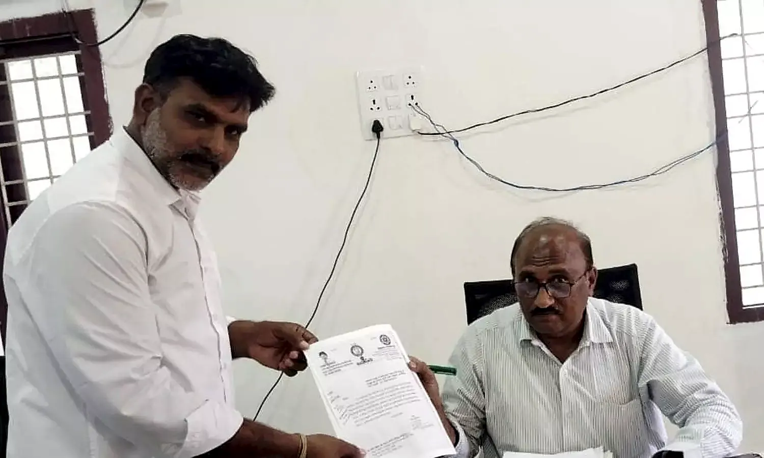అన్నమయ్య జిల్లాలో తాగునీరు, రోడ్ల విస్తరణపై కలెక్టర్కు జనసేన నేత వినతులు