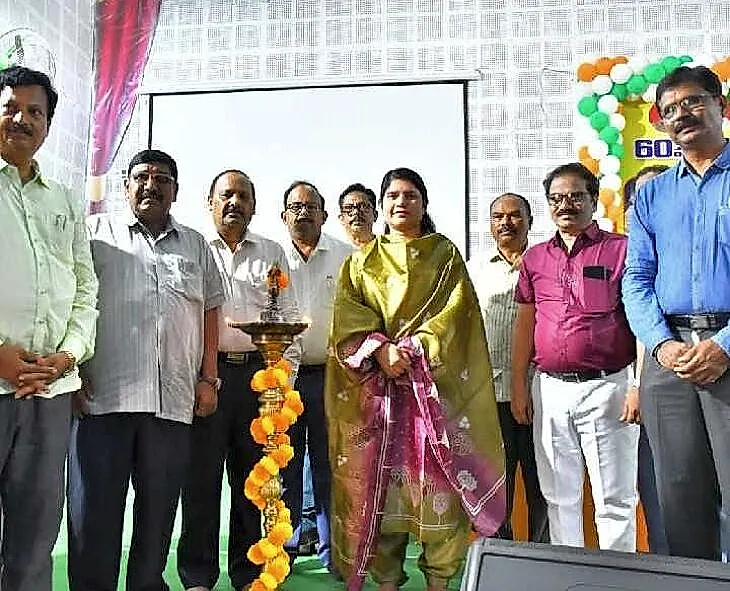 100 శాతం అక్షరాస్యత లక్ష్యంగా ముందుకు సాగాలి: కలెక్టర్ రాజకుమారి గణియా