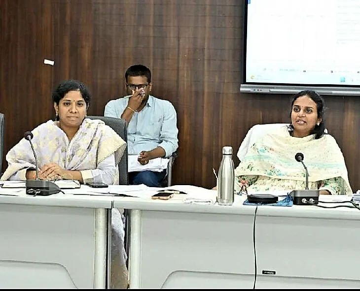 అన్ని శాఖలు టాప్‌లో ఉండేలా కృషి చేయాలి: కర్నూలు కలెక్టర్ సిరి