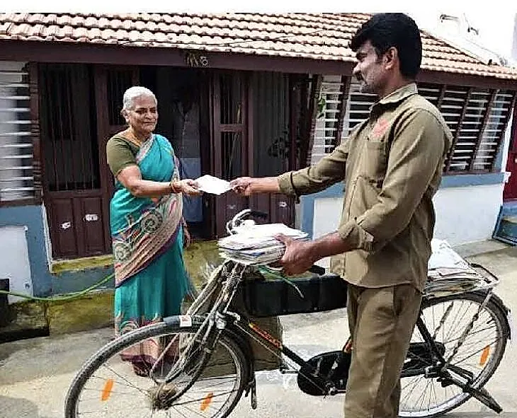 రేషన్ కార్డులు పోస్టులో పంపిణీ.. వృద్ధులకు, వయోజనులకు ఊరట