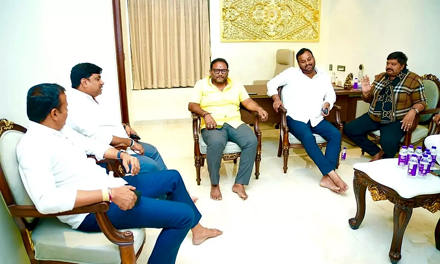 చిత్తూరు టీడీపీ నేతలతో మంత్రి మండిపల్లి సమావేశం