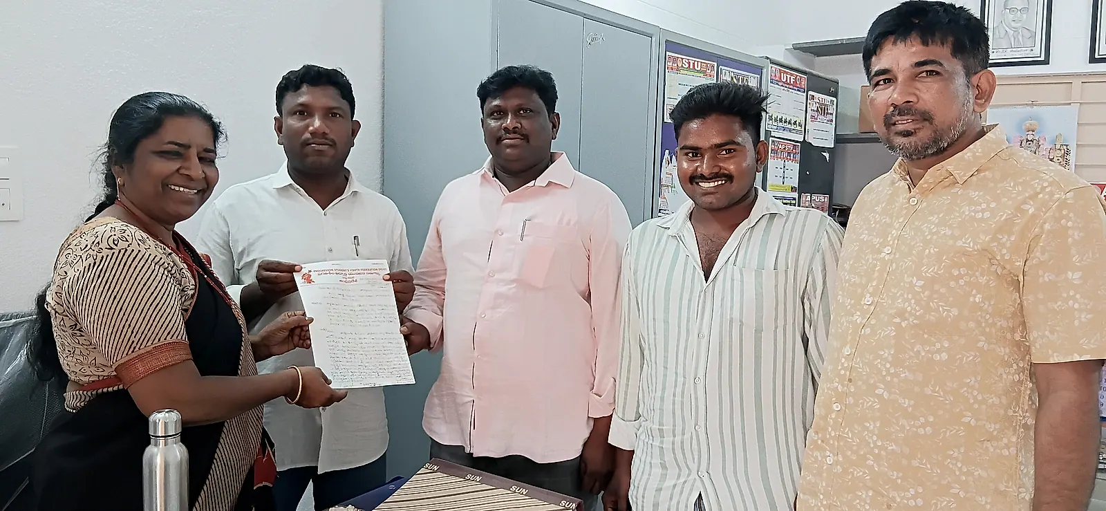 తాళమాపురం ఎస్సీ కాలనీలో టీచర్పై కులవివక్ష ఆరోపణలు