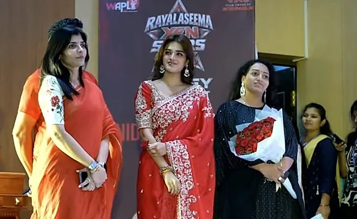 మహిళా క్రికెట్కు మరింత ప్రోత్సాహం అవసరం: కడపలో RXS జెర్సీ లాంచ్