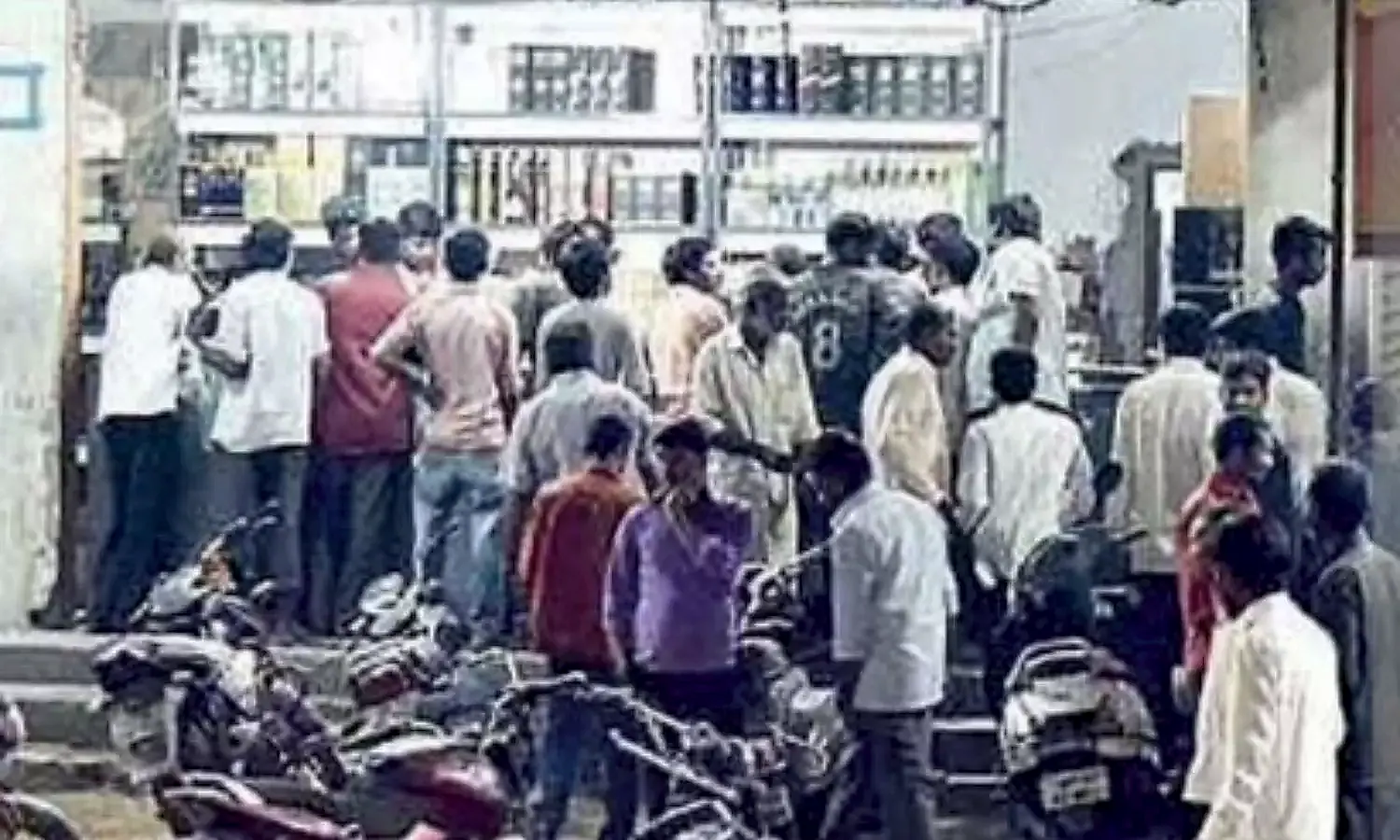 పోరుమామిళ్లలో లిక్కర్ మాఫియా అల్లరిమూకలు