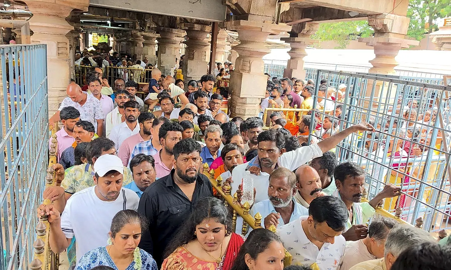 శ్రీశైలం మహాక్షేత్రంలో భక్తుల రద్దీ, దర్శనాలపై ప్రత్యేక ఏర్పాట్లు