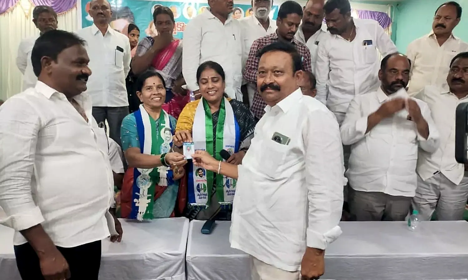 స్థానిక సంస్థల ఎన్నికల్లో వైఎస్ఆర్ కాంగ్రెస్ ప్రభంజనం చూపాలి: కంగాటి శ్రీదేవమ్మ