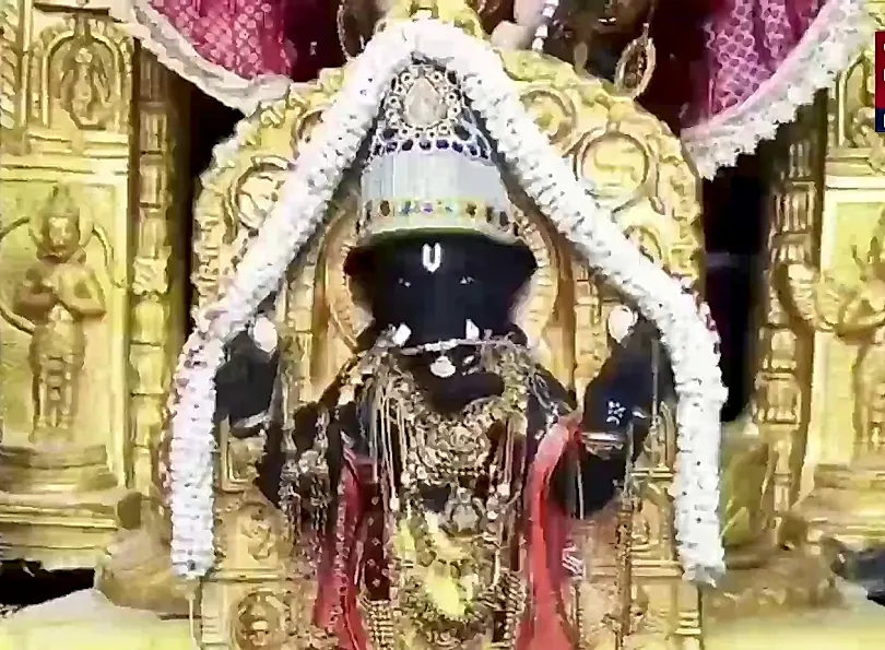 ఎమ్మిగనూరులో కోటి రూపాయల బంగారు వినాయకుడు ఆకర్షణ
