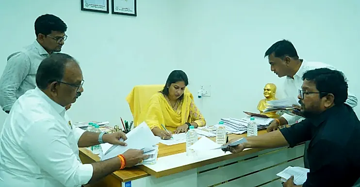 శింగనమల నియోజకవర్గంలో తక్కువ వర్షపాతం.. పంటల పరిస్థితిపై సమీక్ష