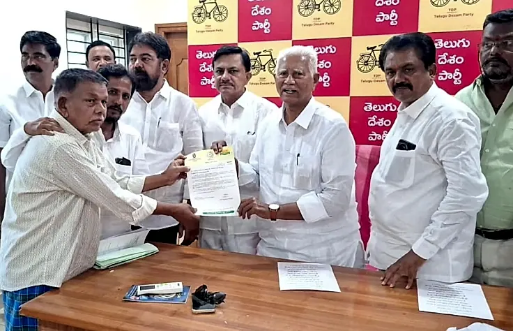 పేదల అండగా సీఎంఆర్ఎఫ్ – ప్రొద్దుటూరులో లబ్ధిదారులకు చెక్కుల పంపిణీ