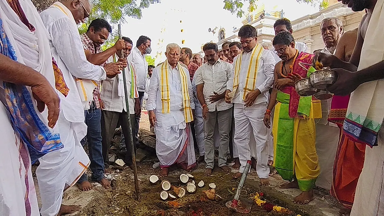 వెల్లాల గ్రామంలో చెన్నకేశవ స్వామి నూతన ఆలయానికి భూమి పూజ