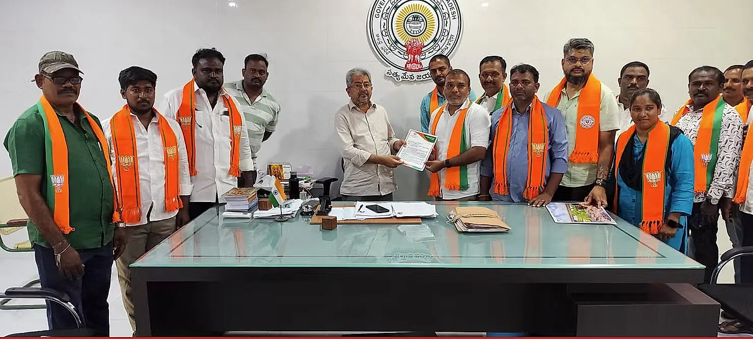 పెన్నానదిలో చెత్త డంపింగ్ ఆపాలి: ప్రొద్దుటూరు బీజేపీ నాయకుల వినతి