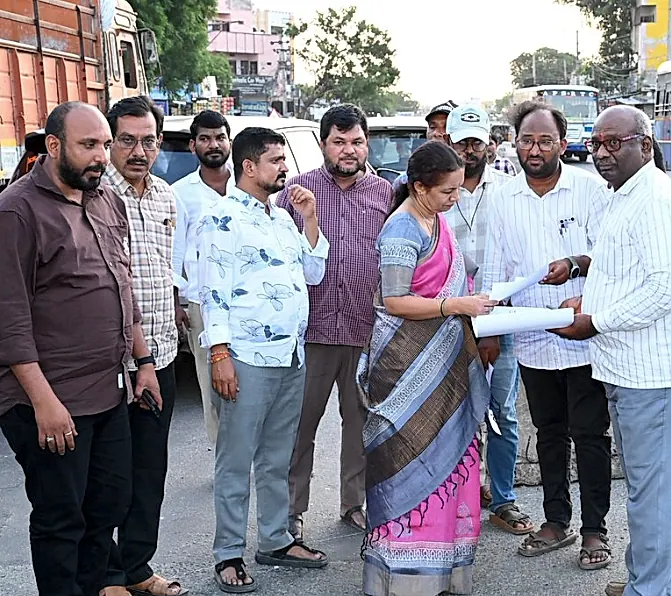 కళ్లూరు అర్బన్లో ఛత్రపతి శివాజీ విగ్రహం, సర్కిల్ అభివృద్ధి పనుల పరిశీలన